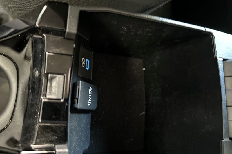 Toyota Corolla Hybrid Vehicle Full-screen Gallery Image 29