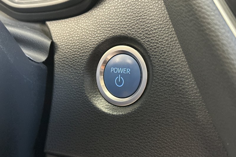 Toyota Corolla Hybrid Vehicle Full-screen Gallery Image 31