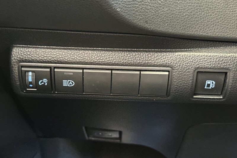 Toyota Corolla Hybrid Vehicle Full-screen Gallery Image 39