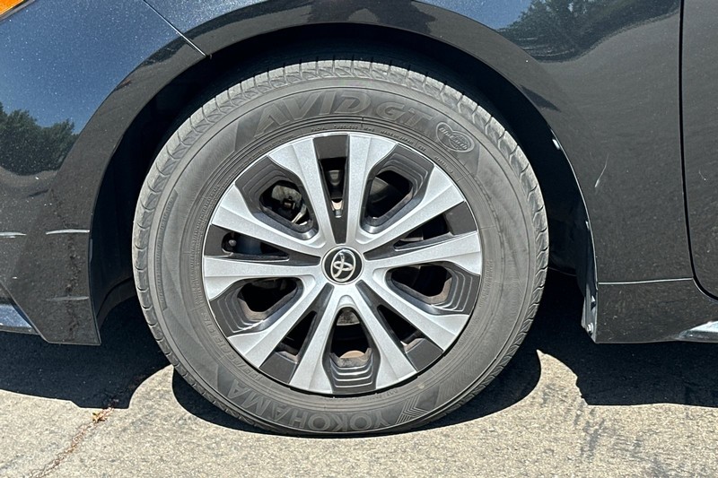 Toyota Corolla Hybrid Vehicle Full-screen Gallery Image 41