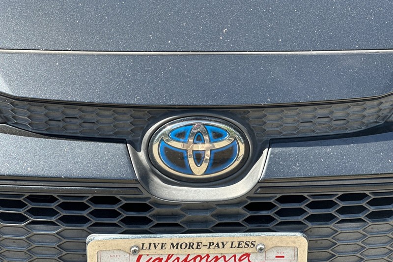 Toyota Corolla Hybrid Vehicle Full-screen Gallery Image 43