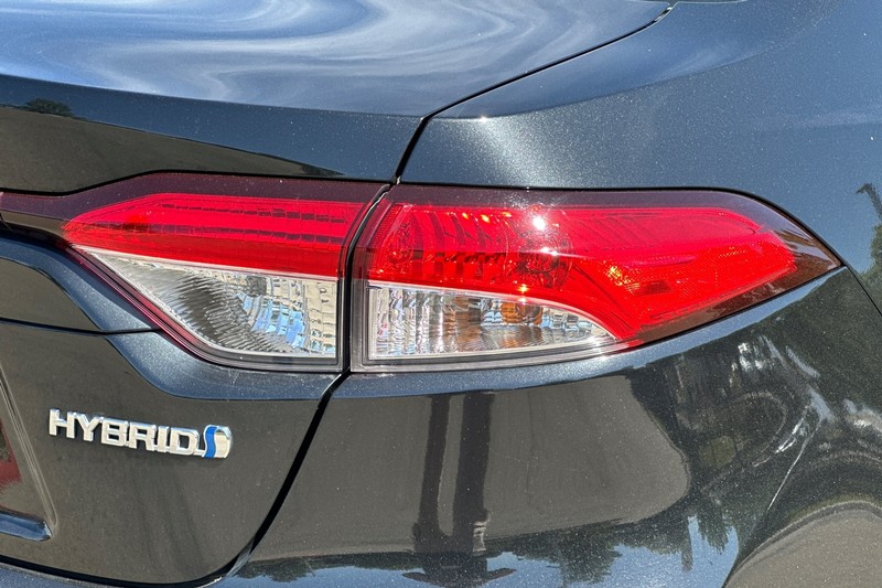 Toyota Corolla Hybrid Vehicle Full-screen Gallery Image 46