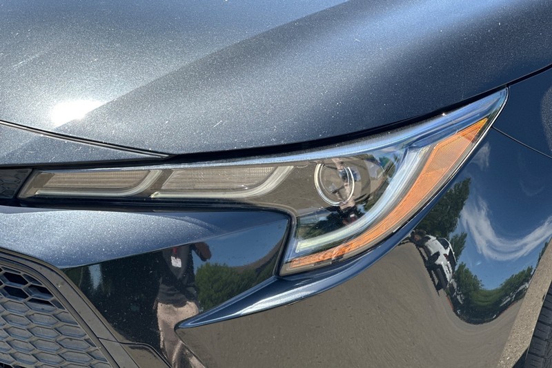 Toyota Corolla Hybrid Vehicle Full-screen Gallery Image 48