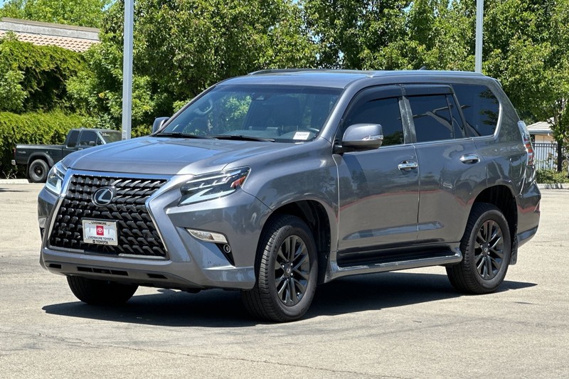 Lexus GX Vehicle Full-screen Gallery Image 08
