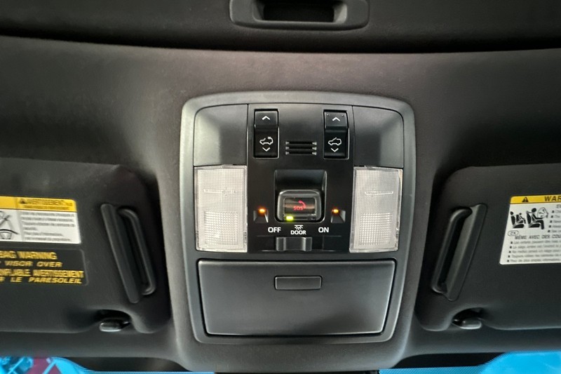 Lexus GX Vehicle Full-screen Gallery Image 24