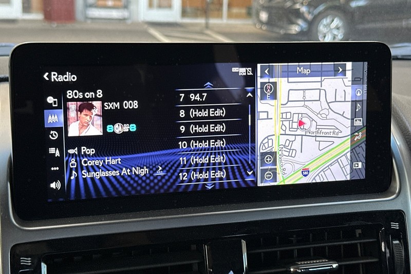 Lexus GX Vehicle Full-screen Gallery Image 26