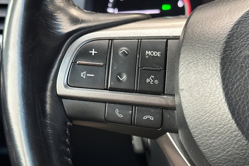 Lexus GX Vehicle Full-screen Gallery Image 34