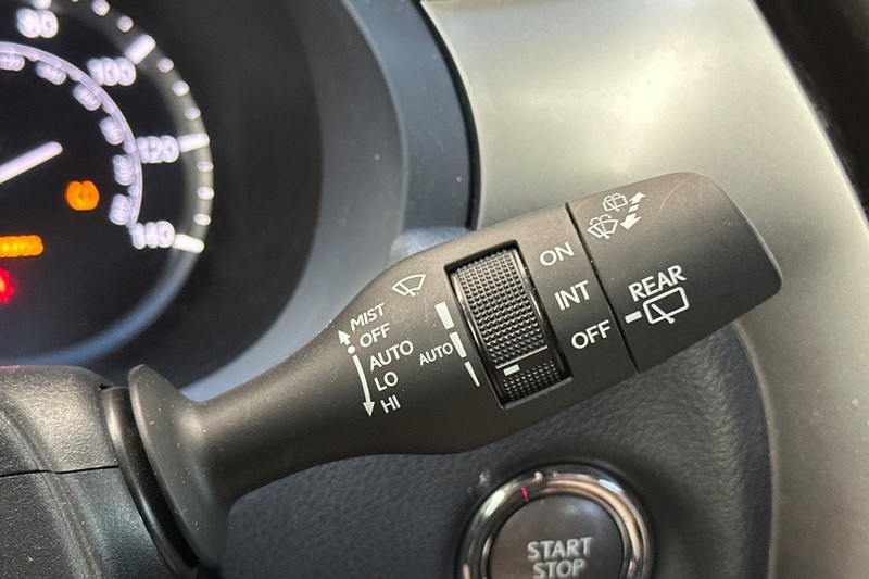 Lexus GX Vehicle Full-screen Gallery Image 36