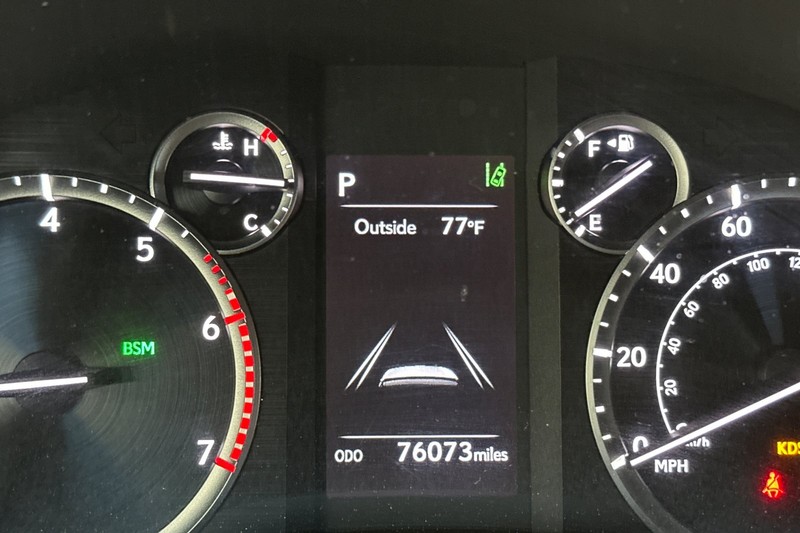 Lexus GX Vehicle Full-screen Gallery Image 38