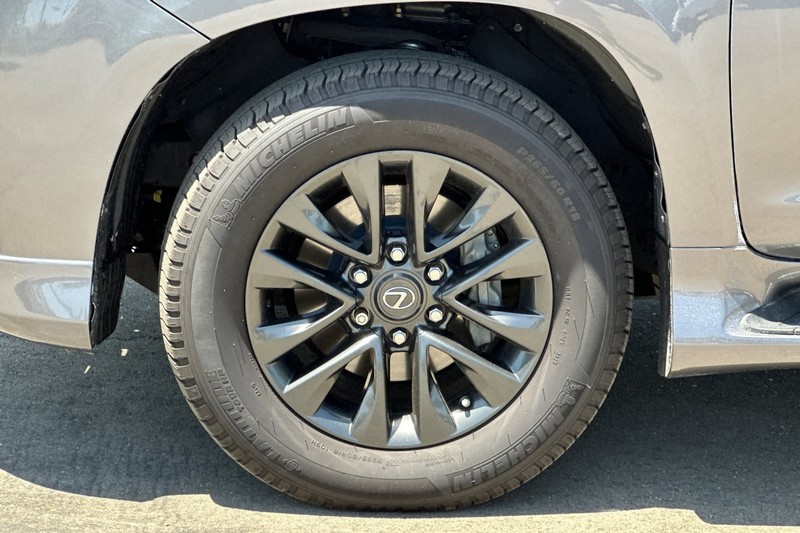 Lexus GX Vehicle Full-screen Gallery Image 42