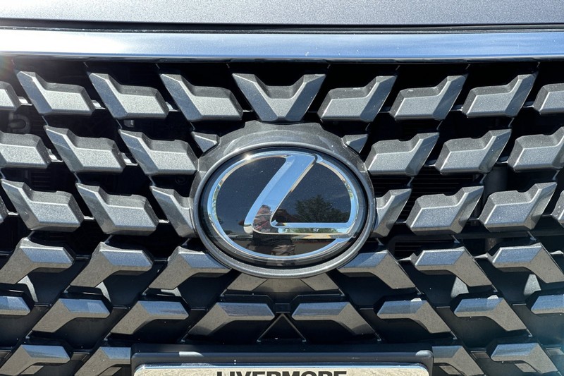 Lexus GX Vehicle Full-screen Gallery Image 44