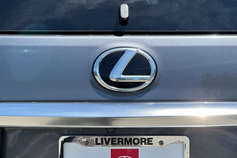 Lexus GX Vehicle Full-screen Gallery Image 46