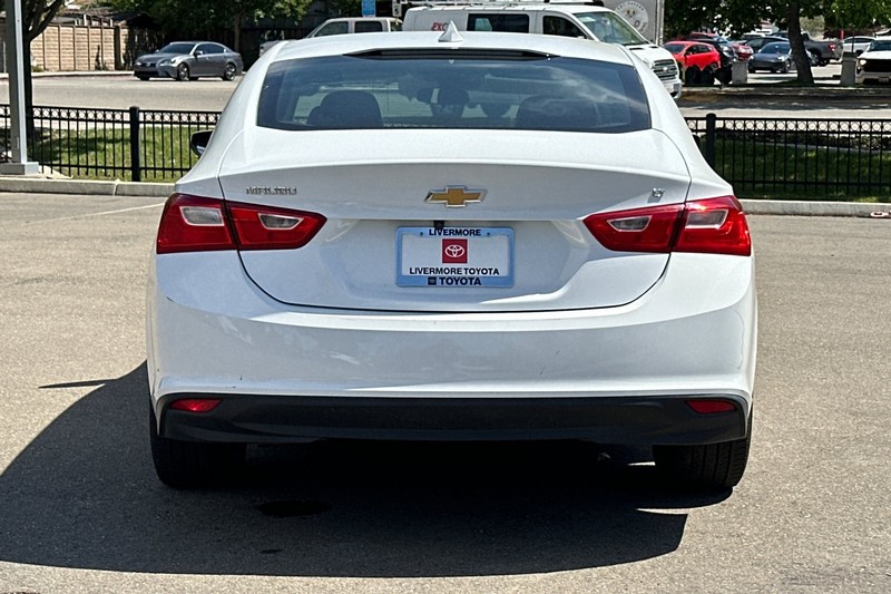 Chevrolet Malibu Vehicle Full-screen Gallery Image 05