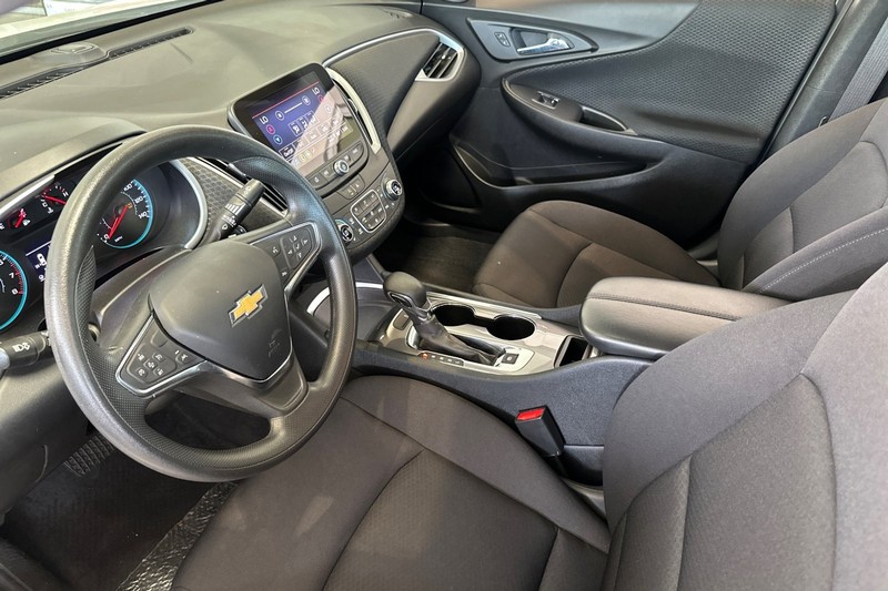 Chevrolet Malibu Vehicle Full-screen Gallery Image 10