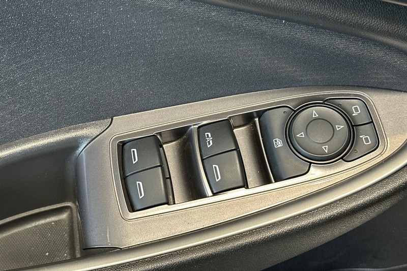 Chevrolet Malibu Vehicle Full-screen Gallery Image 12
