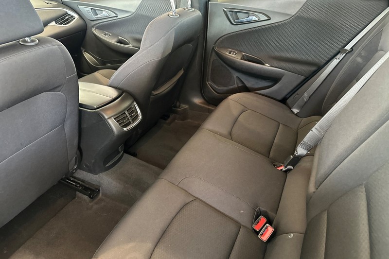 Chevrolet Malibu Vehicle Full-screen Gallery Image 14