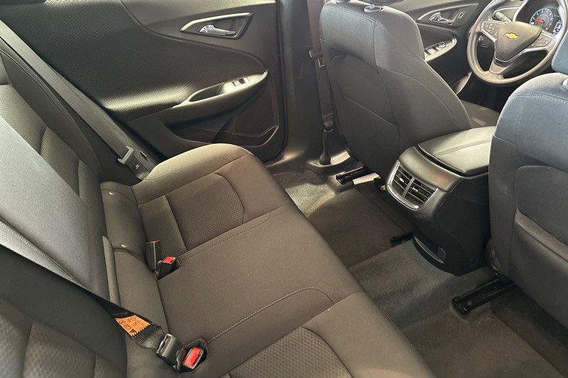 Chevrolet Malibu Vehicle Full-screen Gallery Image 17