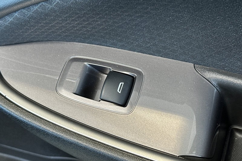 Chevrolet Malibu Vehicle Full-screen Gallery Image 21