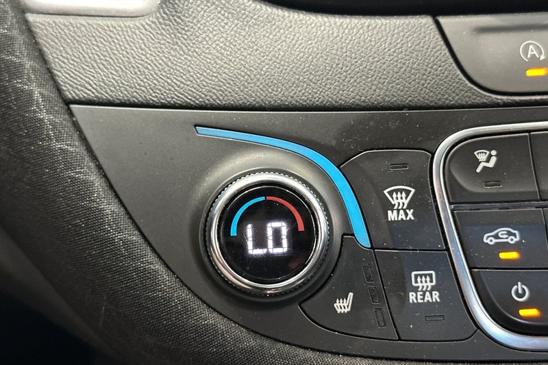 Chevrolet Malibu Vehicle Full-screen Gallery Image 28