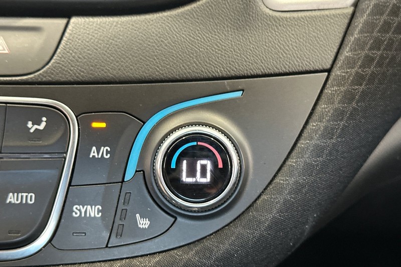Chevrolet Malibu Vehicle Full-screen Gallery Image 29
