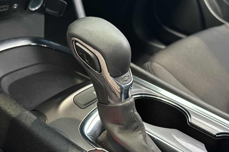 Chevrolet Malibu Vehicle Full-screen Gallery Image 32