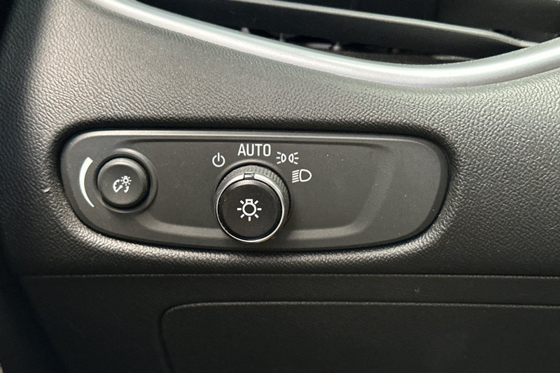Chevrolet Malibu Vehicle Full-screen Gallery Image 41