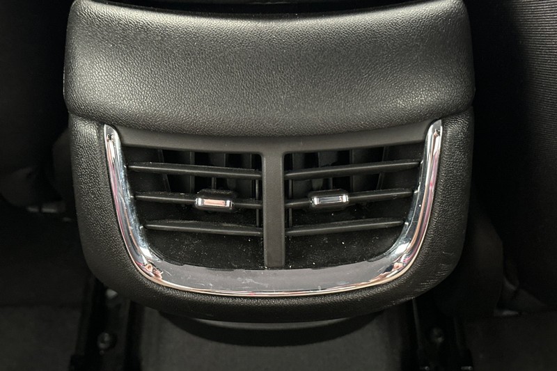 Chevrolet Malibu Vehicle Full-screen Gallery Image 42