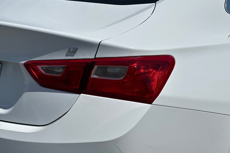 Chevrolet Malibu Vehicle Full-screen Gallery Image 49