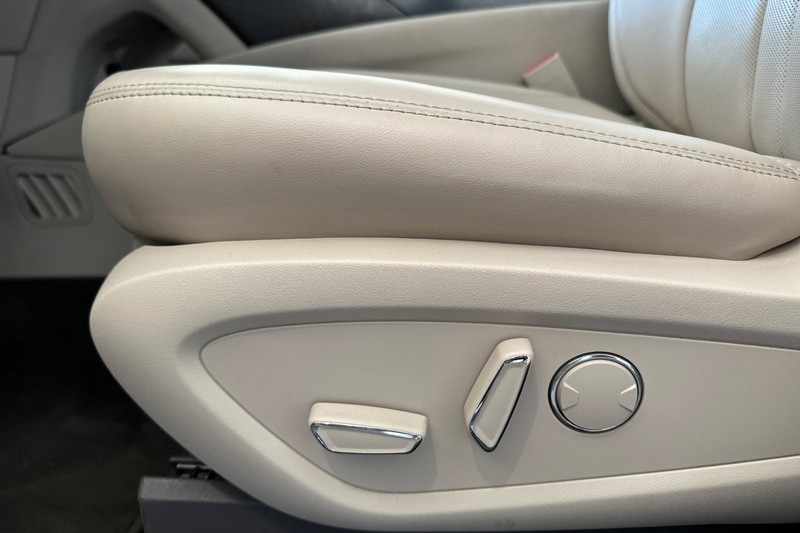 Lincoln Nautilus Vehicle Full-screen Gallery Image 13