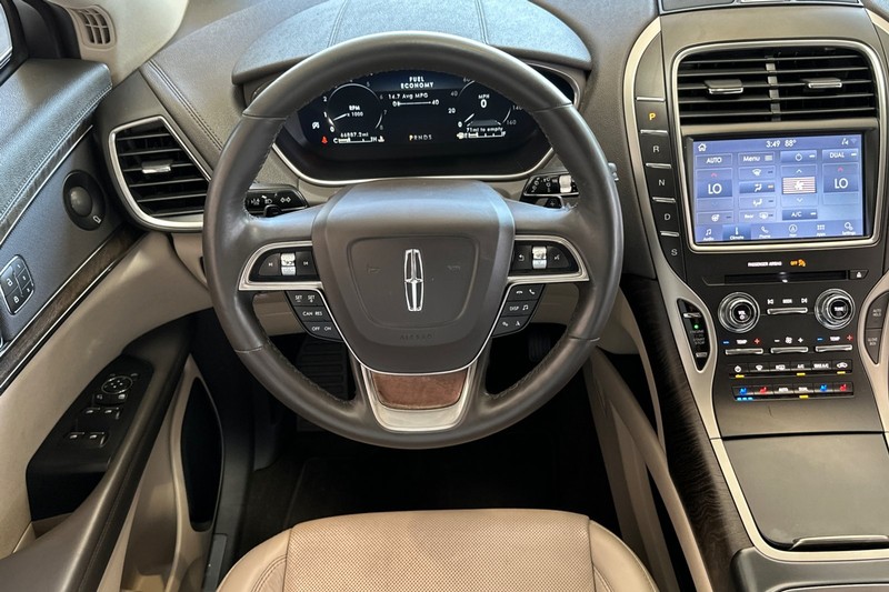 Lincoln Nautilus Vehicle Full-screen Gallery Image 16