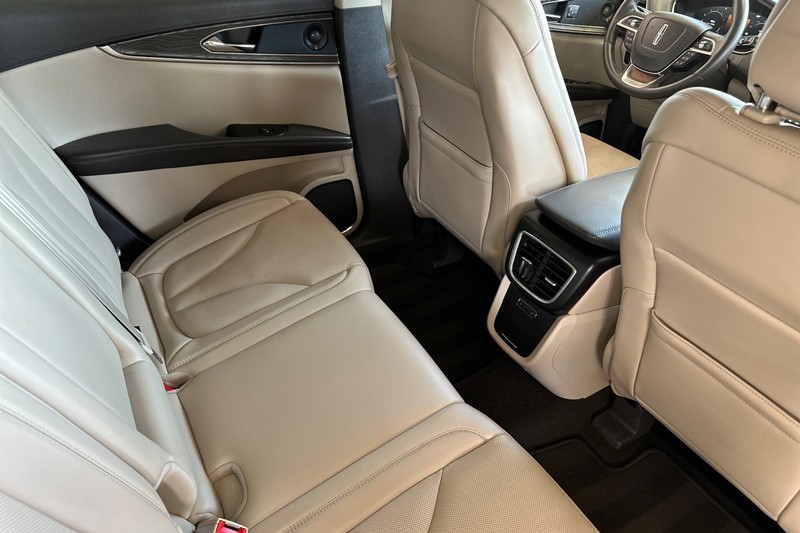 Lincoln Nautilus Vehicle Full-screen Gallery Image 18