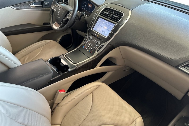 Lincoln Nautilus Vehicle Full-screen Gallery Image 19