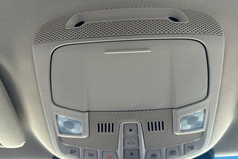 Lincoln Nautilus Vehicle Full-screen Gallery Image 24