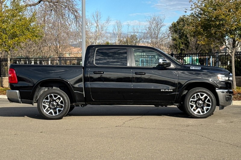 Ram 1500 Vehicle Full-screen Gallery Image 03