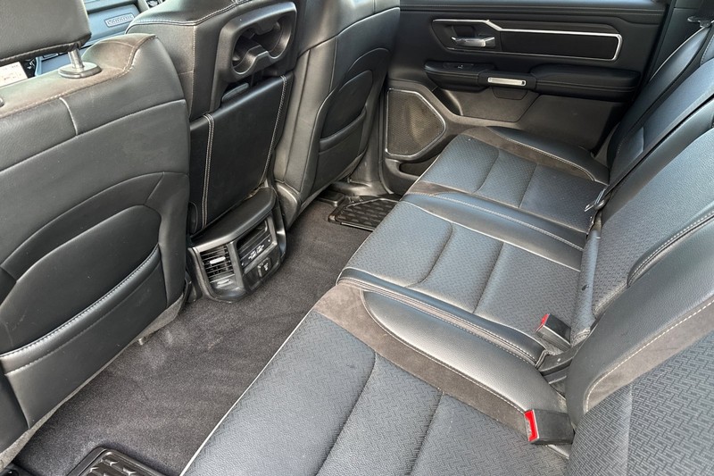 Ram 1500 Vehicle Full-screen Gallery Image 14