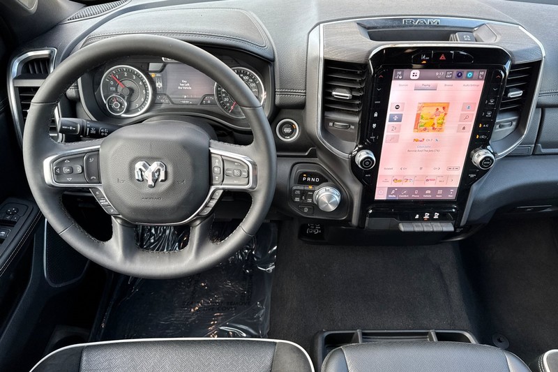 Ram 1500 Vehicle Full-screen Gallery Image 16