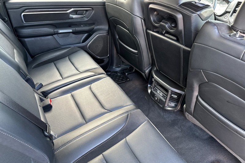 Ram 1500 Vehicle Full-screen Gallery Image 17