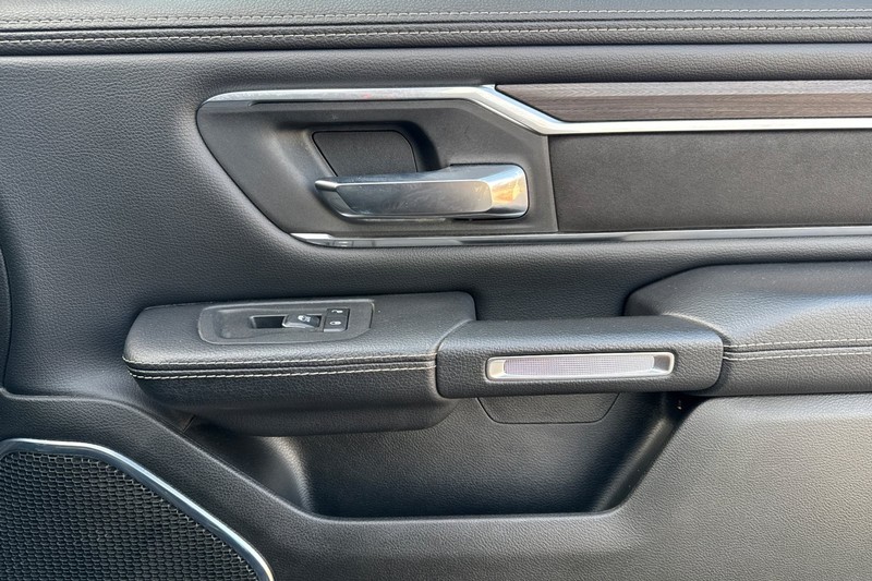 Ram 1500 Vehicle Full-screen Gallery Image 20