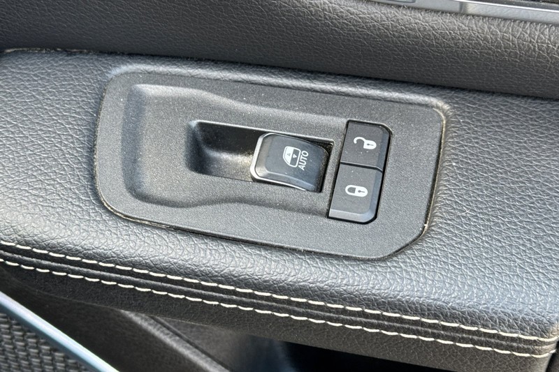 Ram 1500 Vehicle Full-screen Gallery Image 21