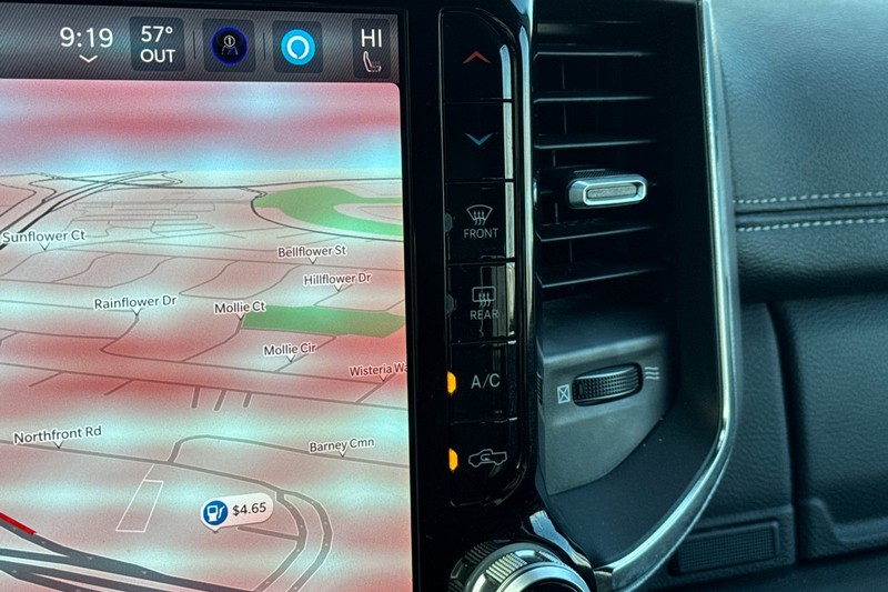 Ram 1500 Vehicle Full-screen Gallery Image 29