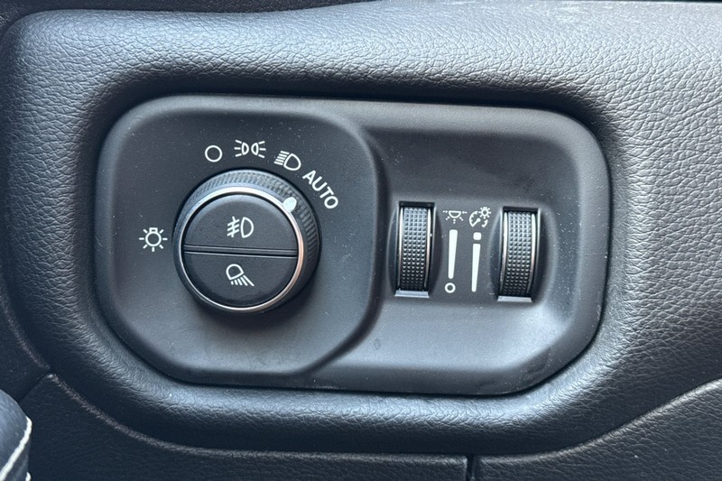 Ram 1500 Vehicle Full-screen Gallery Image 39