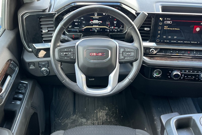 GMC Sierra 1500 Vehicle Full-screen Gallery Image 16
