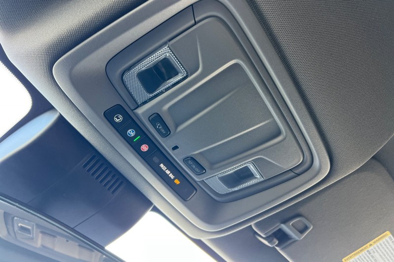 GMC Sierra 1500 Vehicle Full-screen Gallery Image 24