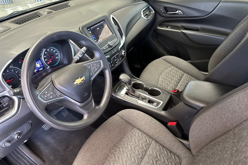 Chevrolet Equinox Vehicle Full-screen Gallery Image 10