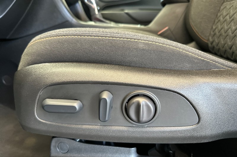 Chevrolet Equinox Vehicle Full-screen Gallery Image 13