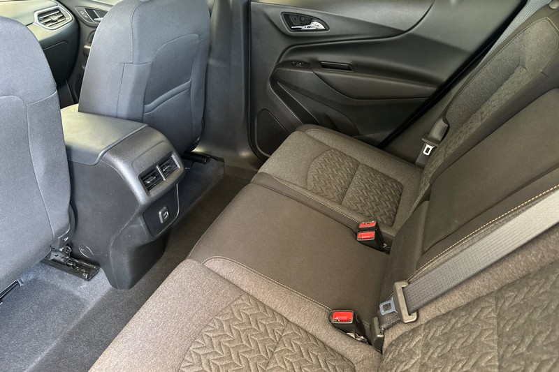 Chevrolet Equinox Vehicle Full-screen Gallery Image 14