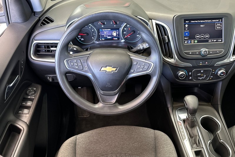 Chevrolet Equinox Vehicle Full-screen Gallery Image 16