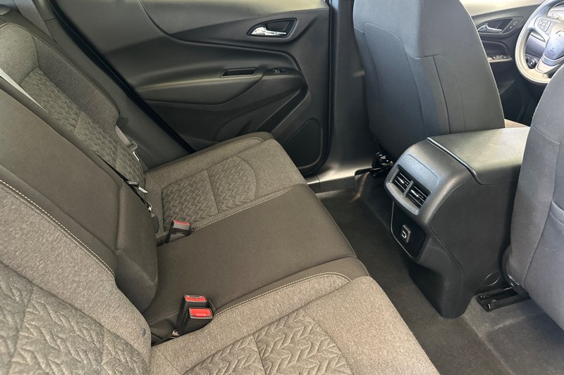 Chevrolet Equinox Vehicle Full-screen Gallery Image 18