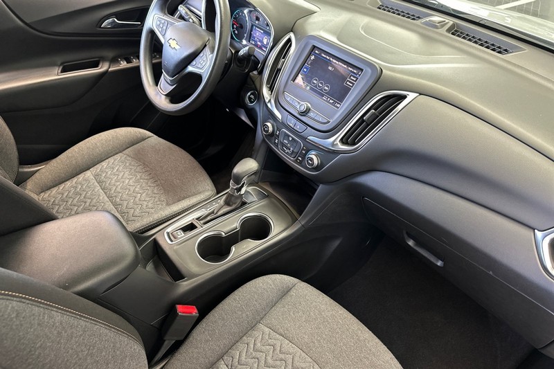 Chevrolet Equinox Vehicle Full-screen Gallery Image 19