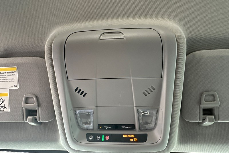 Chevrolet Equinox Vehicle Full-screen Gallery Image 24